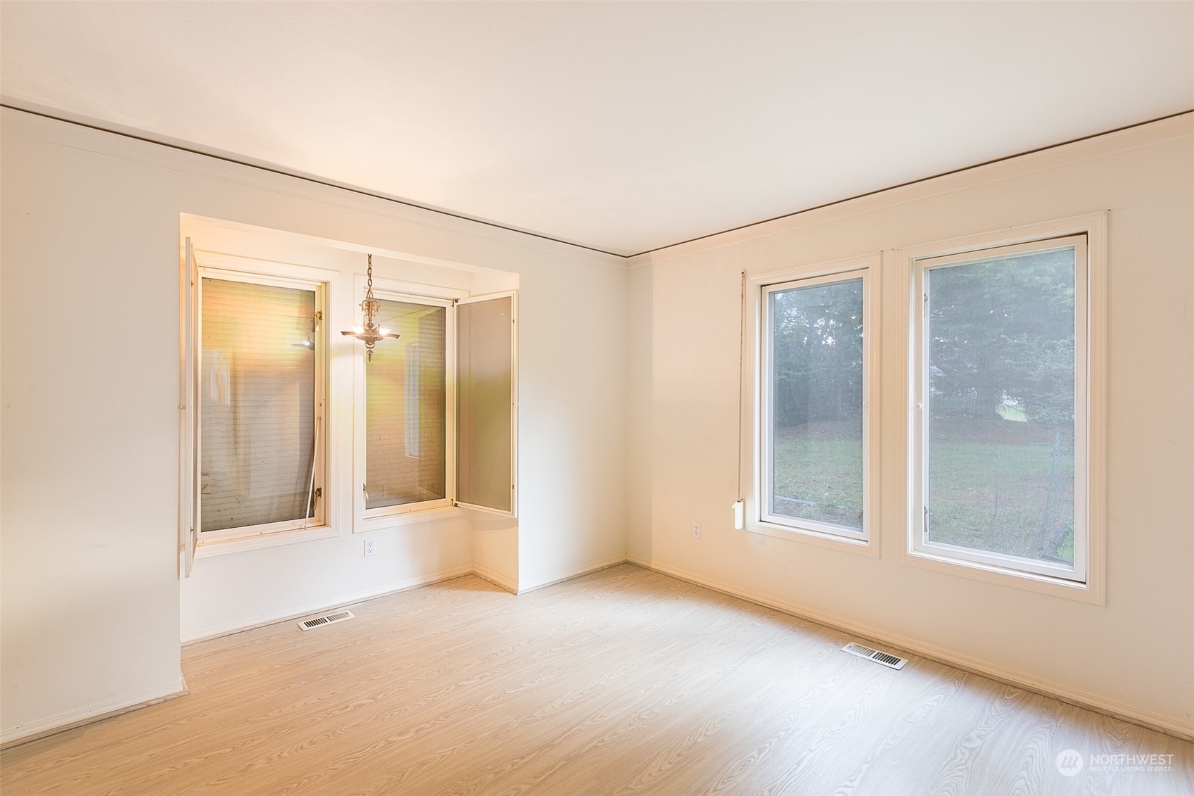 193 Mariners Point Road Sequim, WA 98382 - Photo 18 of 36 an empty room with window and bathroom