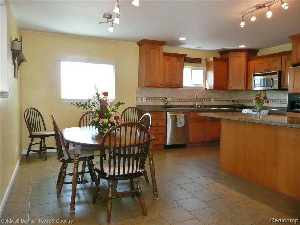4004 Clifford Road Brighton, MI 48116 - Photo 10 of 23 Dining Room & Kitchen