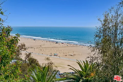 $3,100,000 | 207 Ocean Ave Extension, Santa Monica, CA 90402