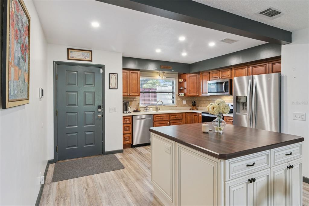 664 Clubhouse Road Winter Haven, FL 33884 - Photo 5 of 33