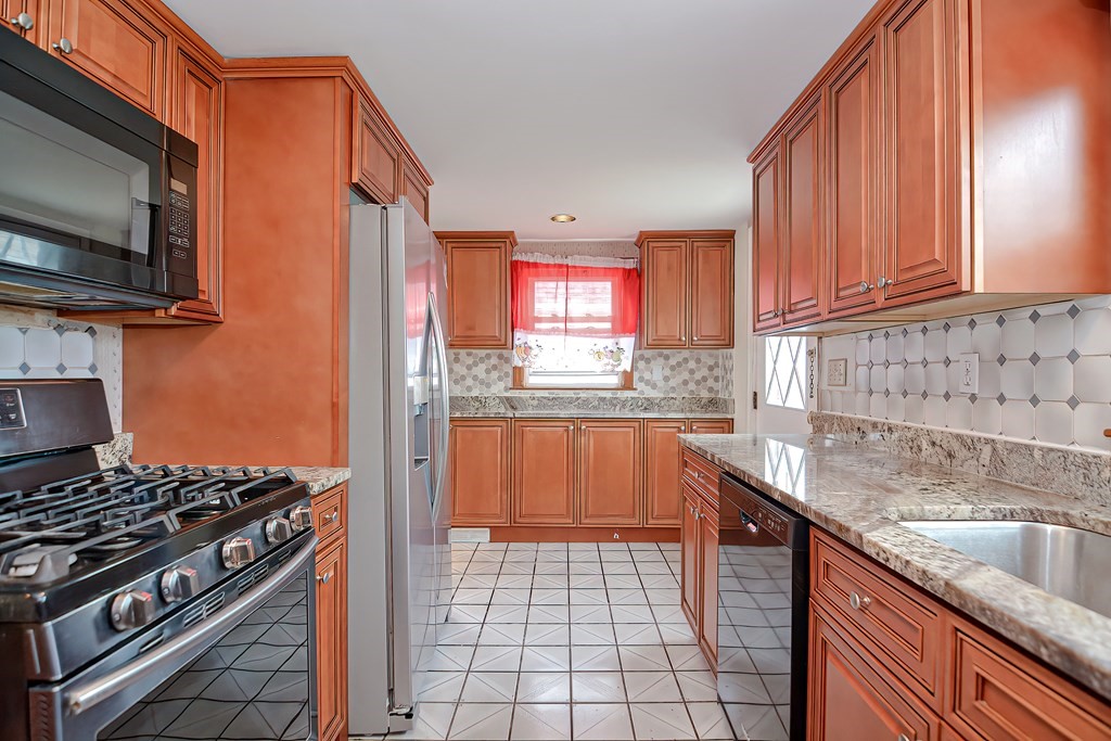 16 Cashman Road Peabody, MA 01960 - Photo 11 of 34