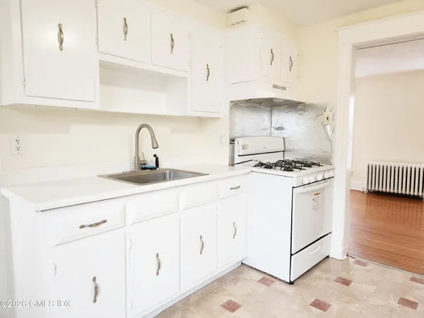 $2,000 | 70 Pemberwick Road, Unit 2R, Greenwich, CT 06831