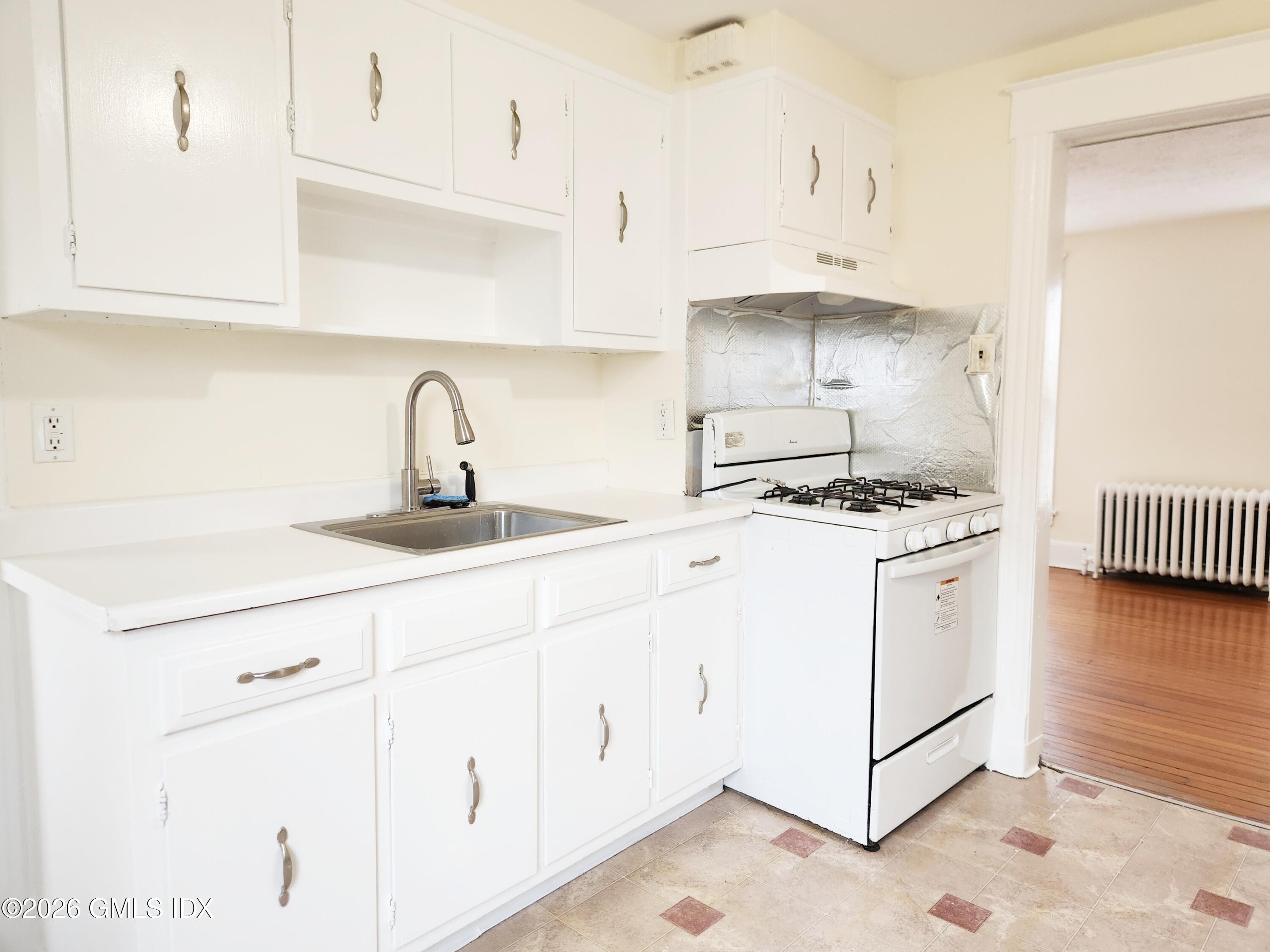 70 Pemberwick Road, Unit 2R Greenwich, CT 06831 - Photo 2 of 10 20260316_115445