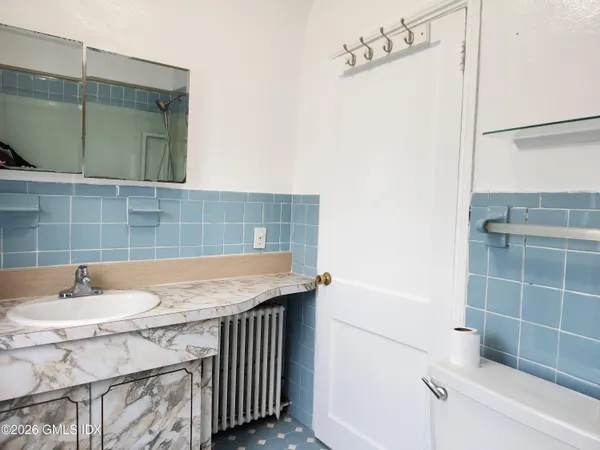 $2,000 | 70 Pemberwick Road, Unit 2R, Greenwich, CT 06831