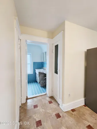 $2,000 | 70 Pemberwick Road, Unit 2R, Greenwich, CT 06831