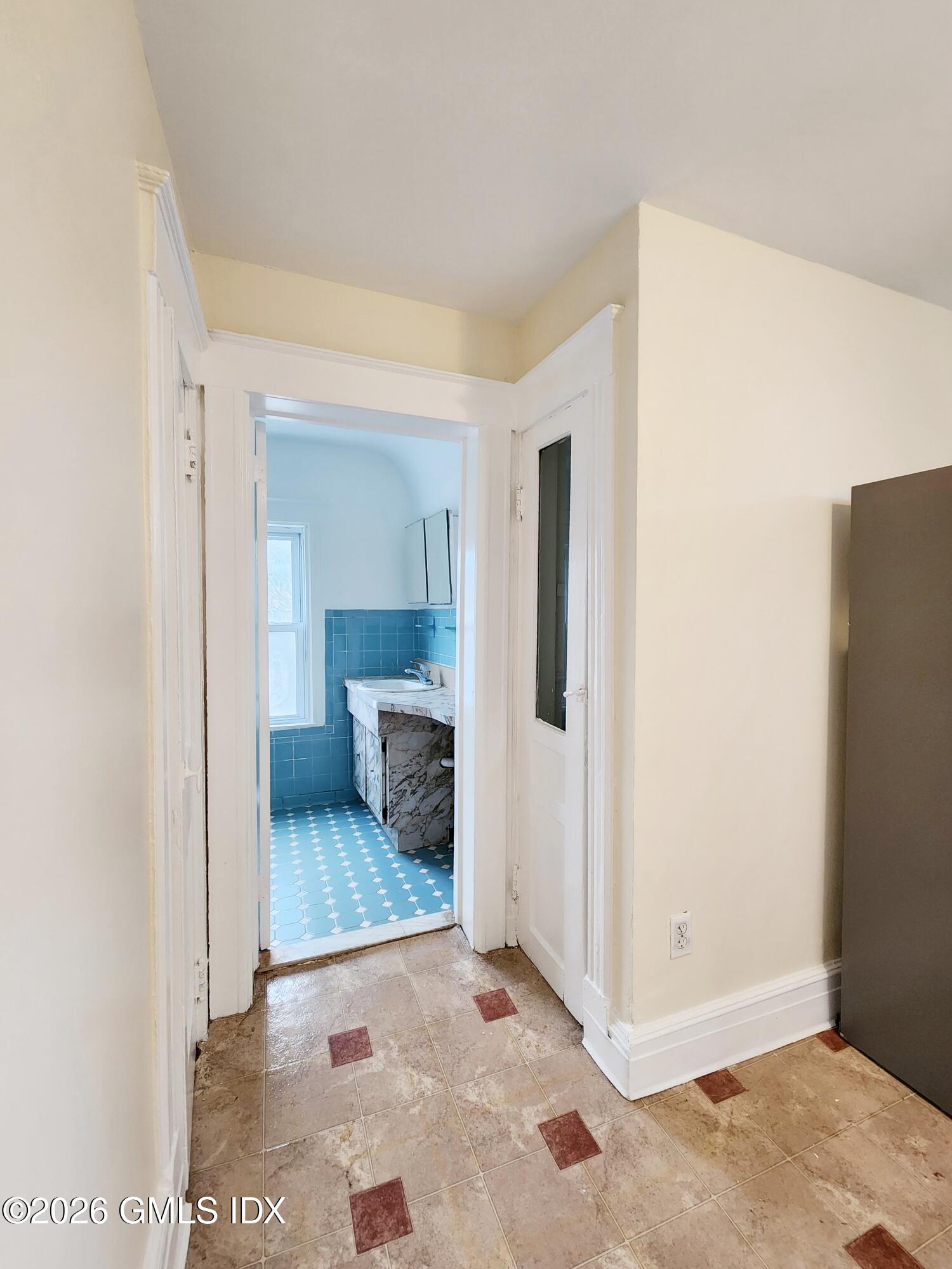 70 Pemberwick Road, Unit 2R Greenwich, CT 06831 - Photo 5 of 10 20260316_115627 (1)