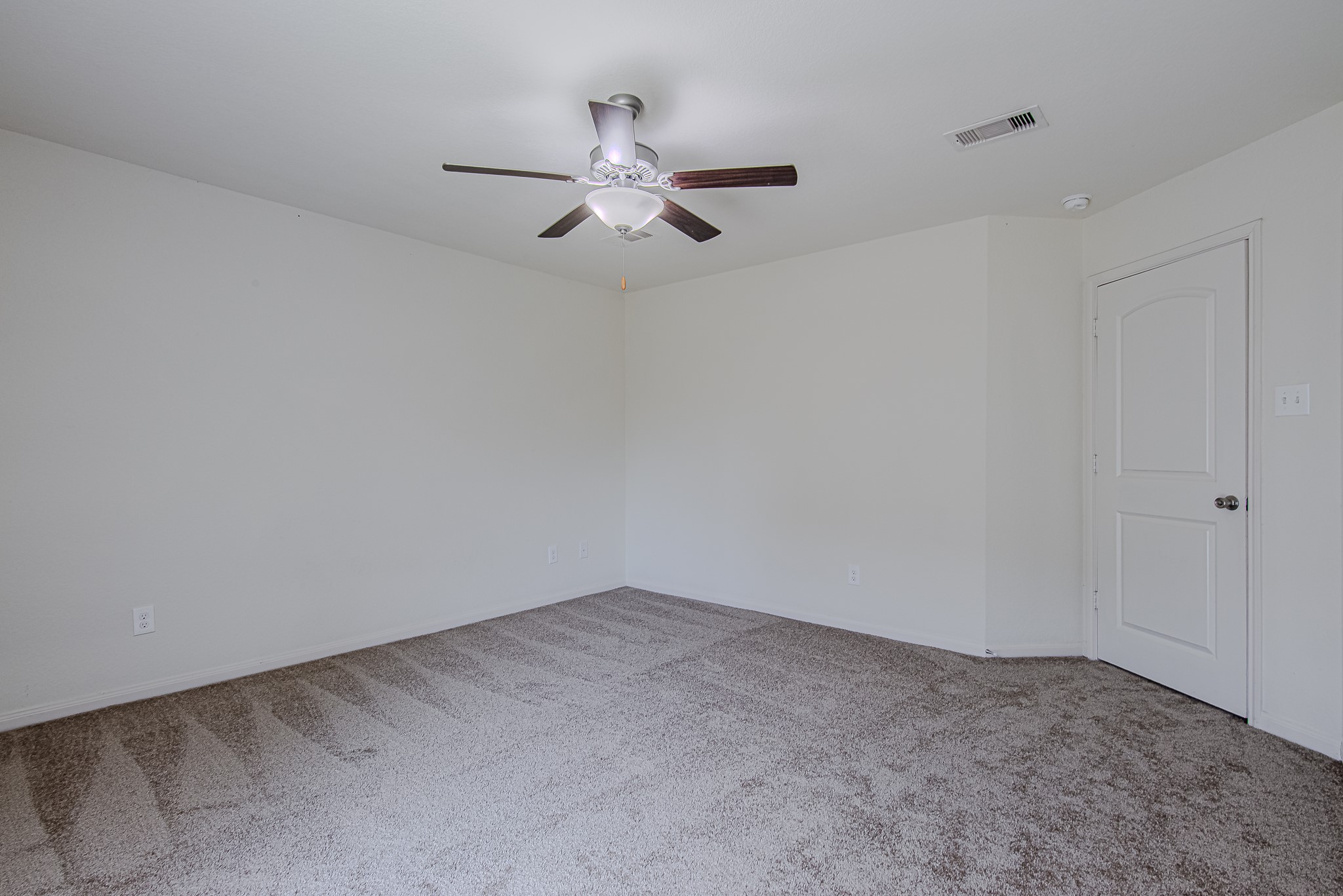 9522 Olive Stone Drive Rosharon, TX 77583 - Photo 17 of 29 a view of an empty room with a window