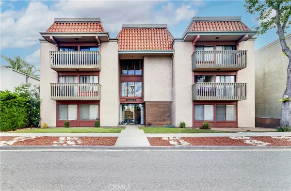 $389,000 | 4110 Elm Avenue, Unit 203, Long Beach, CA 90807