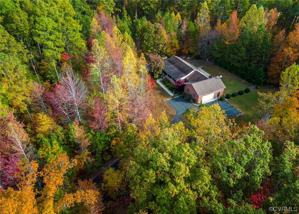 175 Walton Road Keysville, VA 23947 - Photo 20 of 49 a backyard of a house with table and chairs