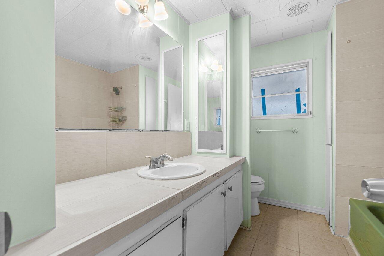 1530 Southwest 65th Avenue Boca Raton, FL 33428 - Photo 12 of 19 021-1530Southwest65thAvenue-BocaRaton-FL
