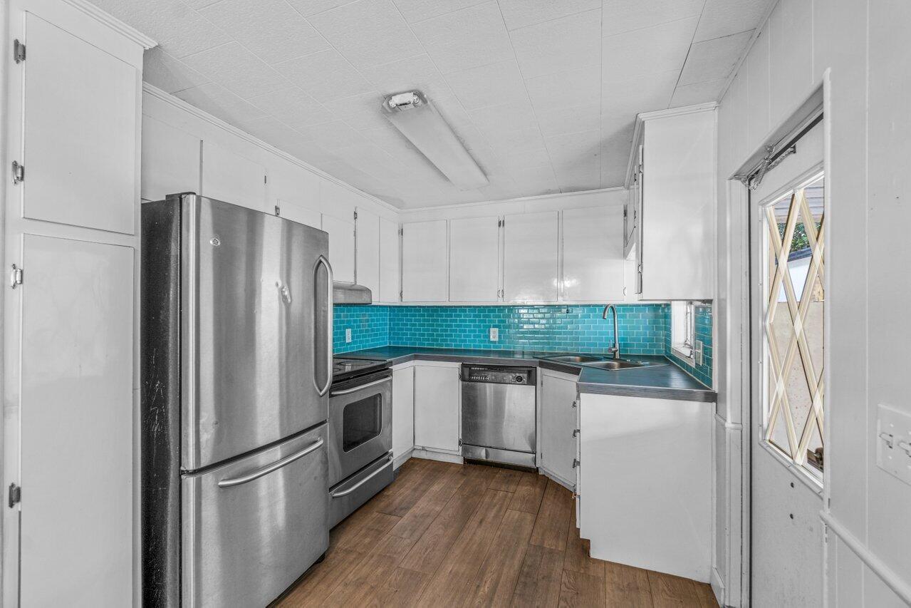1530 Southwest 65th Avenue Boca Raton, FL 33428 - Photo 3 of 19 006-1530Southwest65thAvenue-BocaRaton-FL