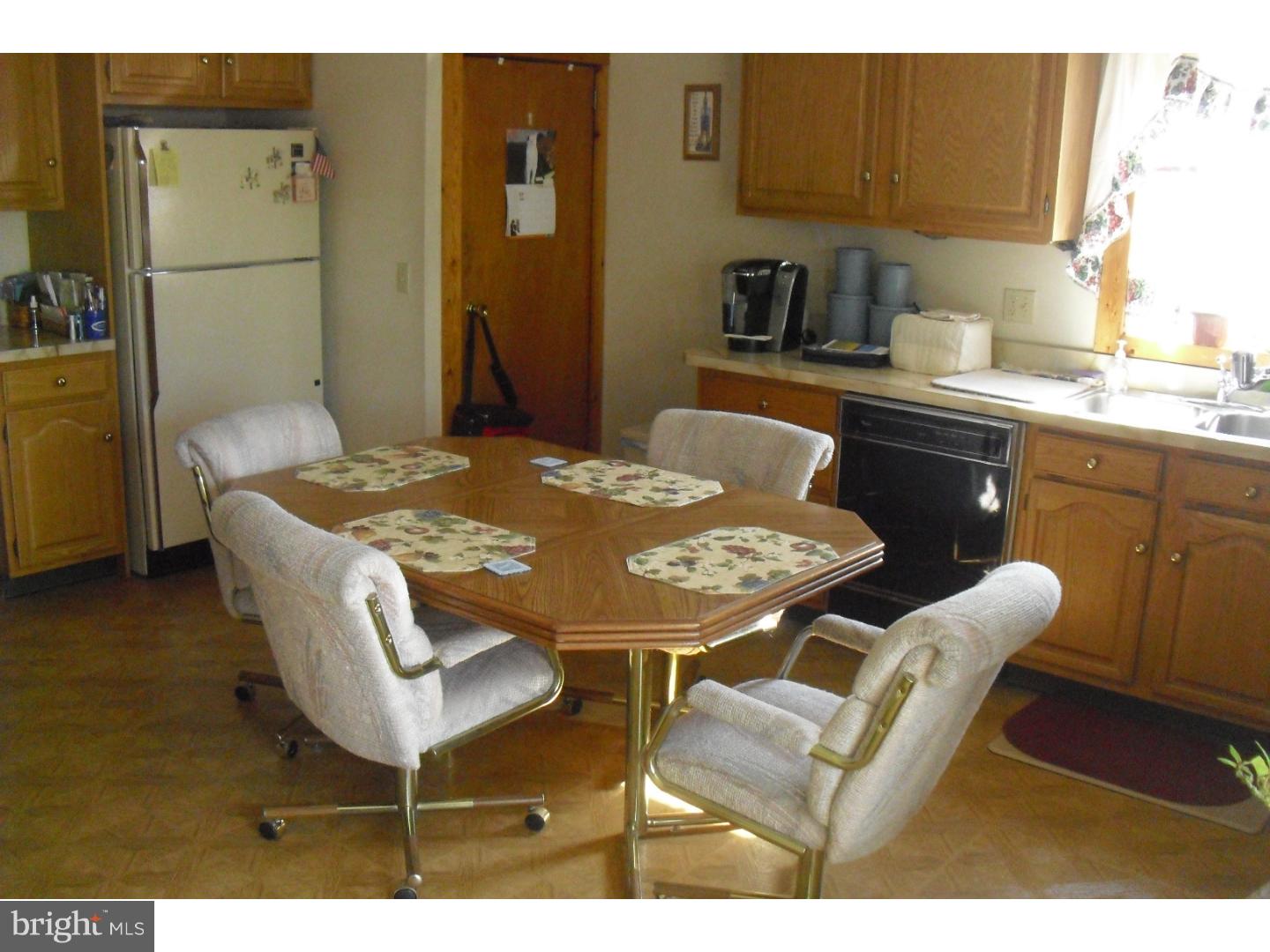 69 Harvard Road Pennsville, NJ 08070 - Photo 10 of 23 Kitchen