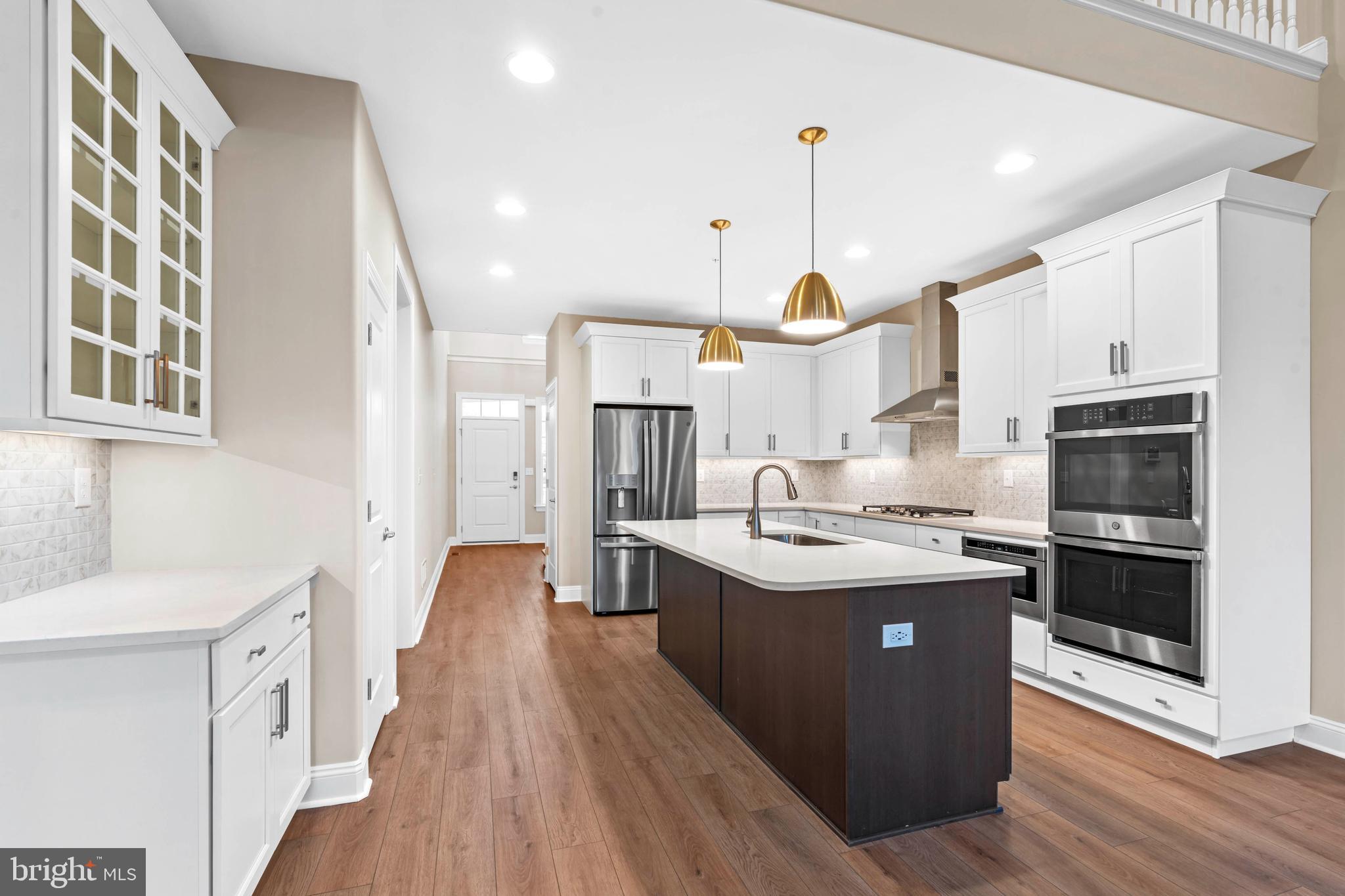 513 Valley Road Newark, DE 19711 - Photo 14 of 55 Double Oven and Island