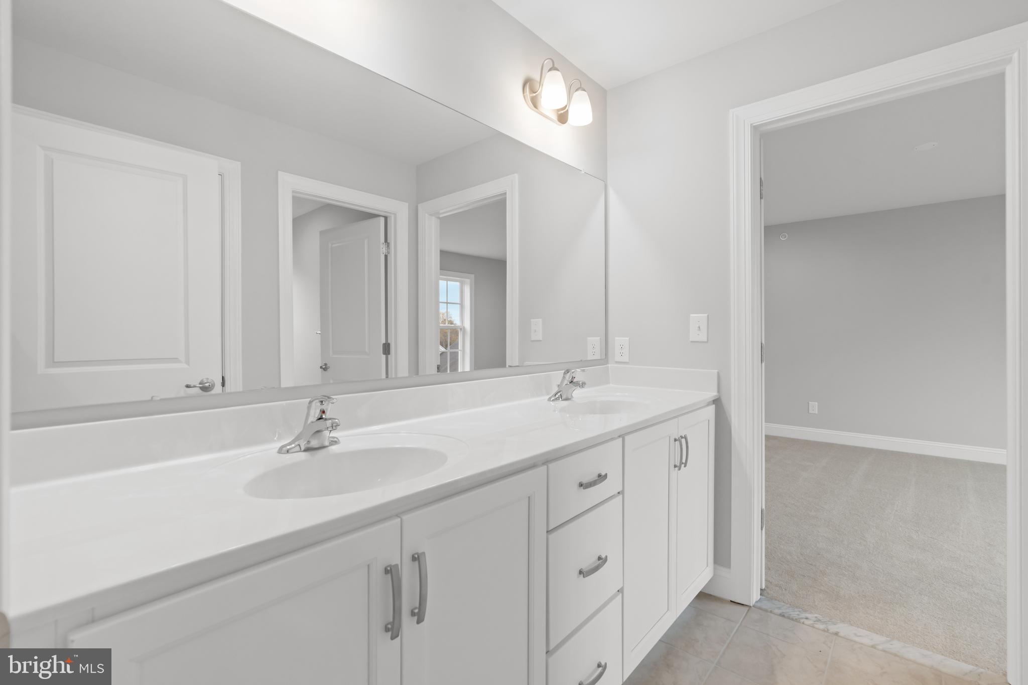 513 Valley Road Newark, DE 19711 - Photo 41 of 55 Jack and Jill Bathroom between Bedrooms