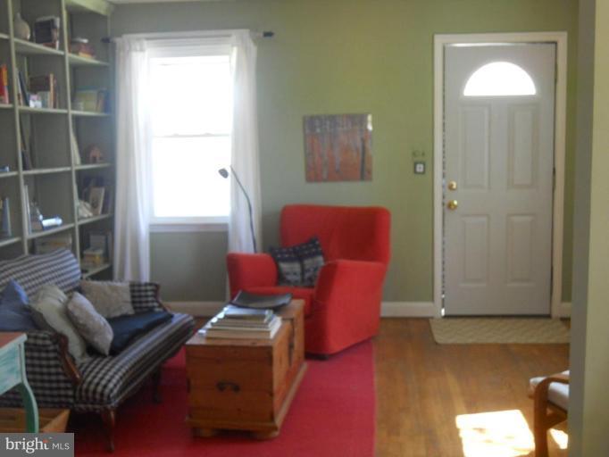 1206 Overbrook Road Baltimore, MD 21239 - Photo 2 of 20 Living Room