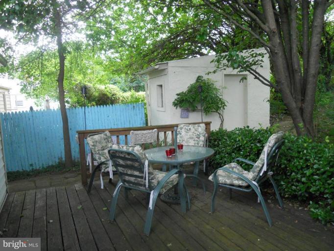 1206 Overbrook Road Baltimore, MD 21239 - Photo 11 of 20 Deck Dining Area