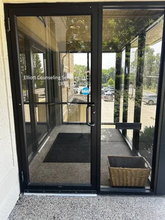 $11 | 1820 North Sterling Avenue, Peoria, IL 61604