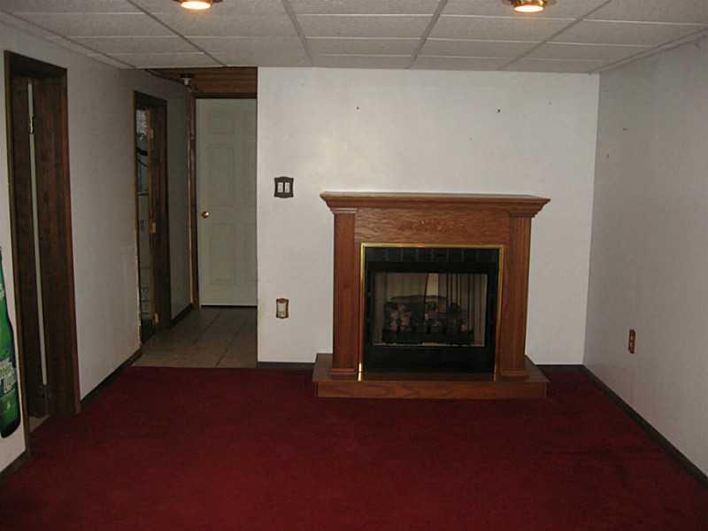 528 Horne Run Road Amity, PA 15311 - Photo 17 of 22 Family Room.