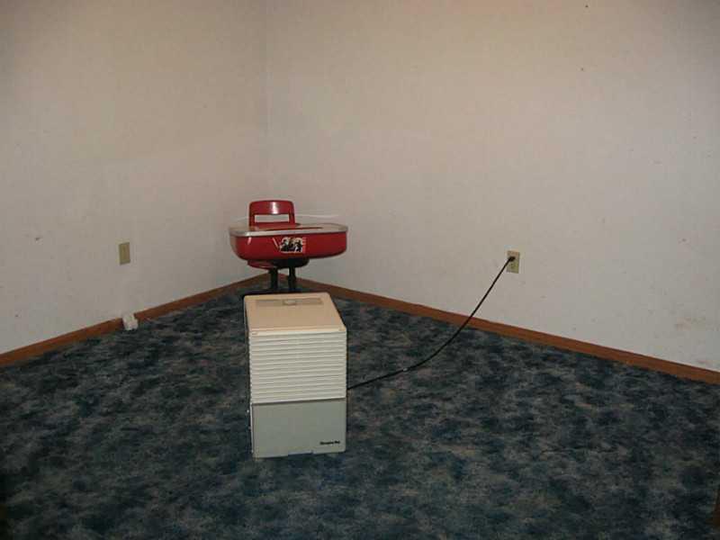 528 Horne Run Road Amity, PA 15311 - Photo 19 of 22 Den/Family/Great Room.