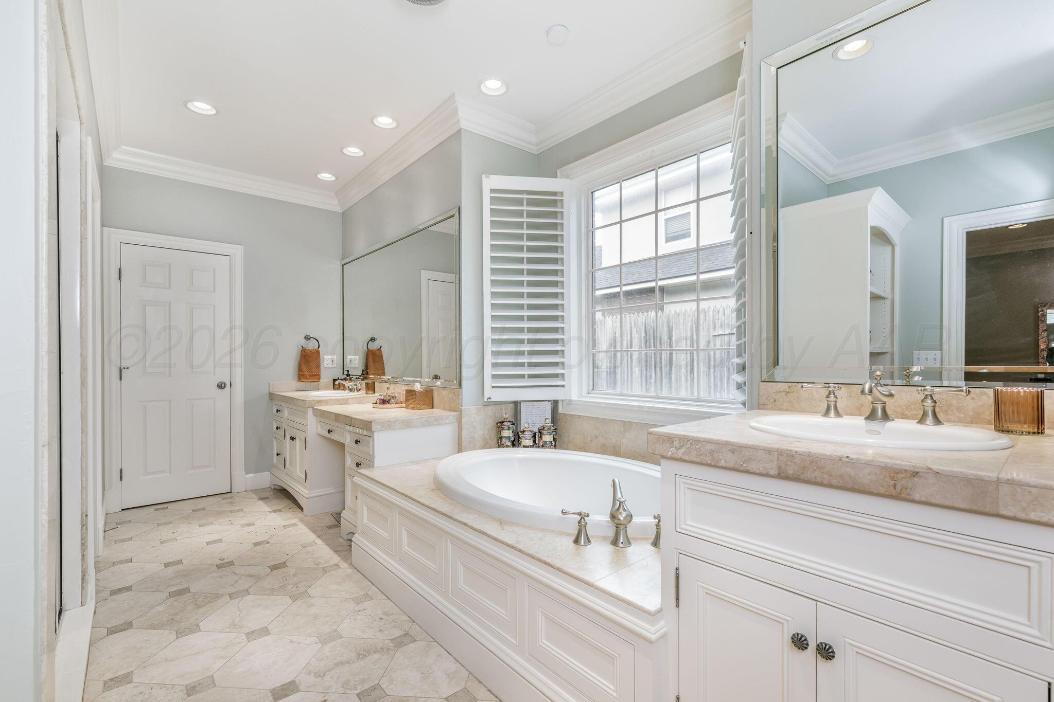 7619 Countryside Drive Amarillo, TX 79119 - Photo 19 of 41 master bath