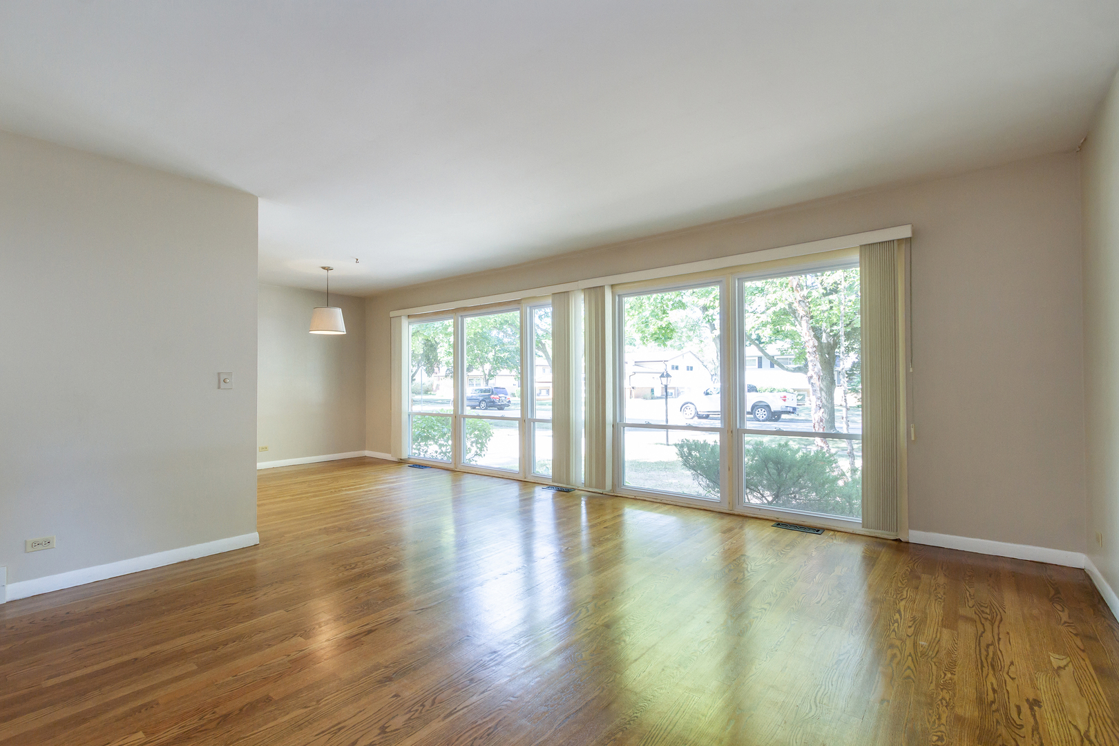 511 Lisa Road West Dundee, IL 60118 - Photo 3 of 25