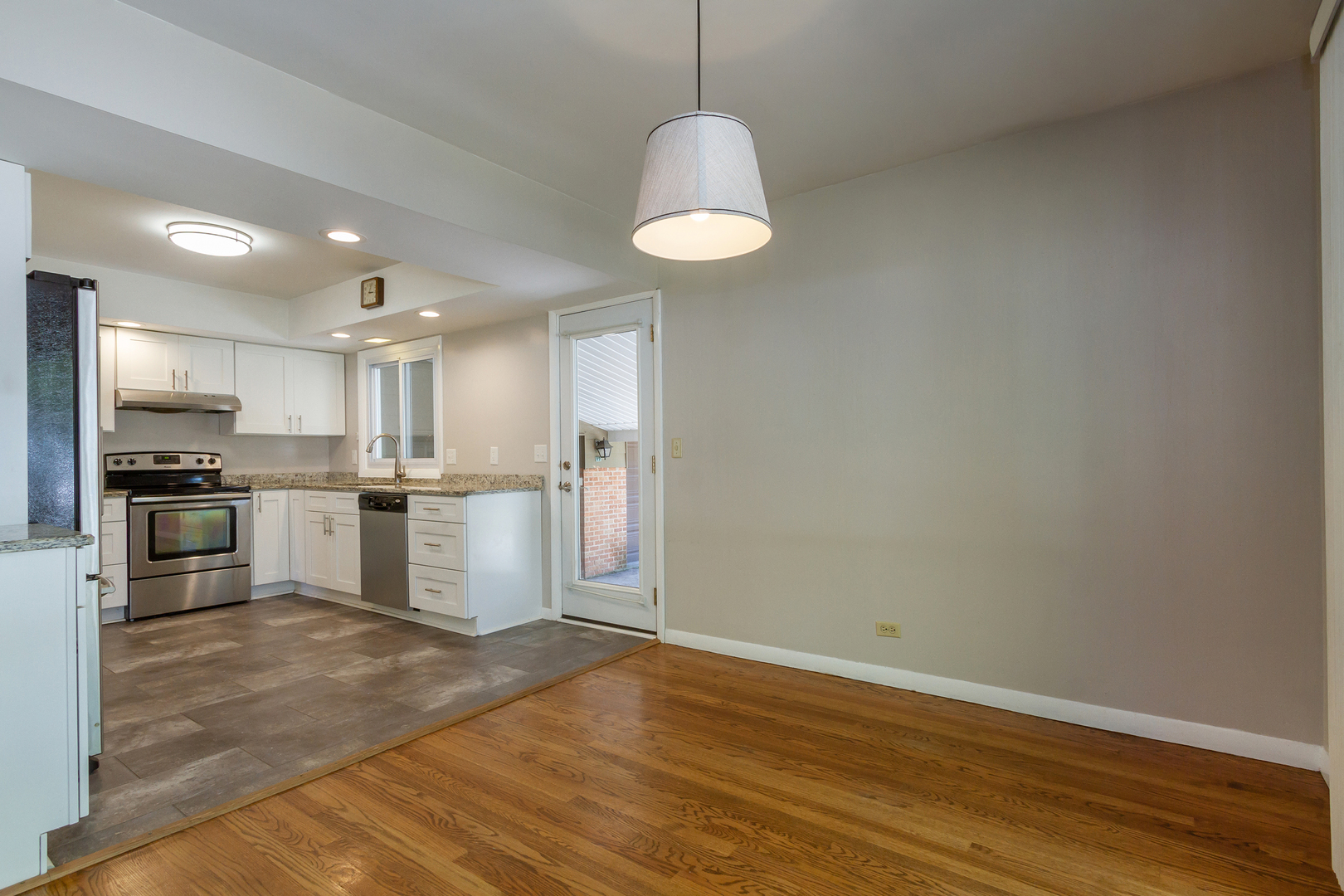 511 Lisa Road West Dundee, IL 60118 - Photo 6 of 25