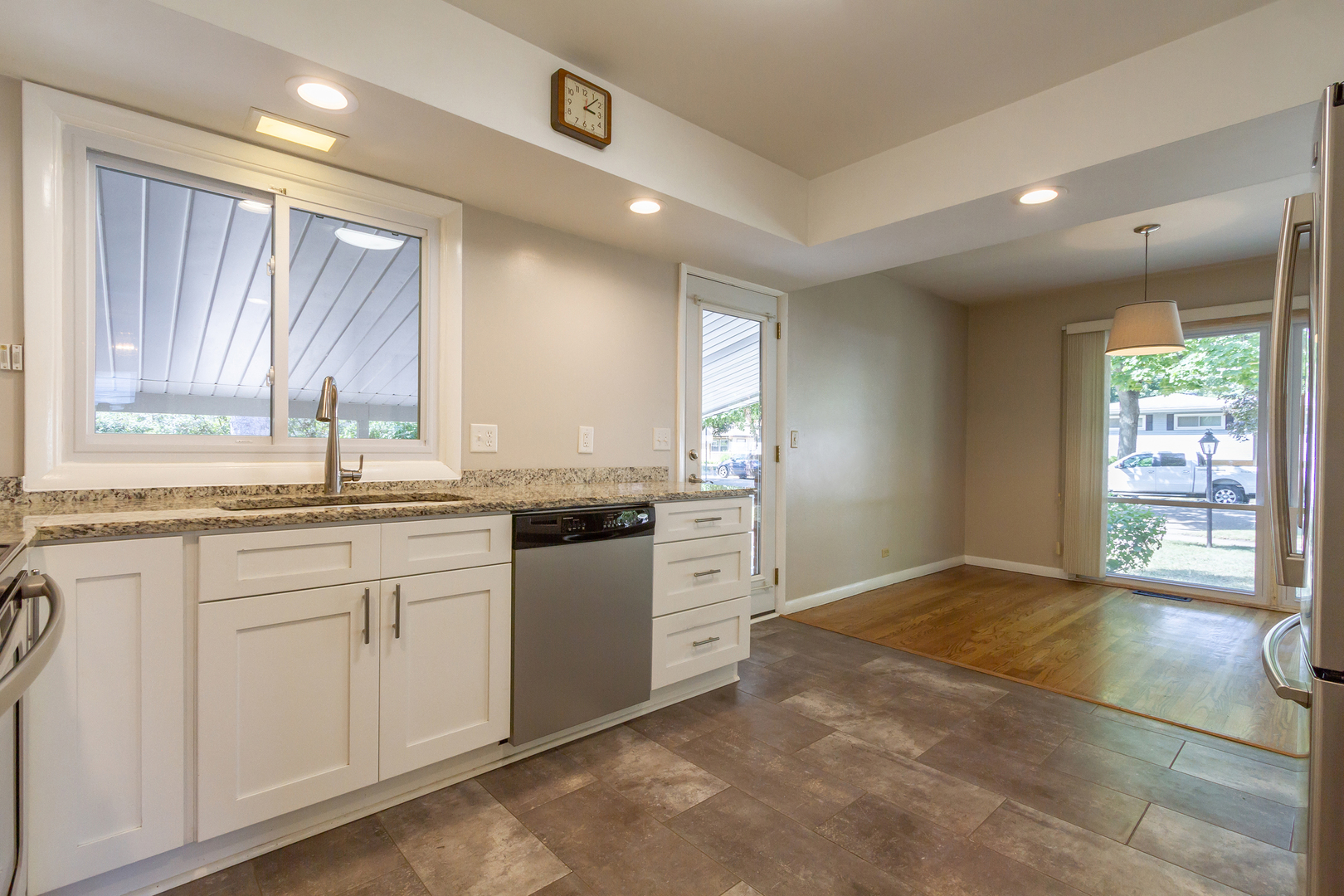 511 Lisa Road West Dundee, IL 60118 - Photo 10 of 25