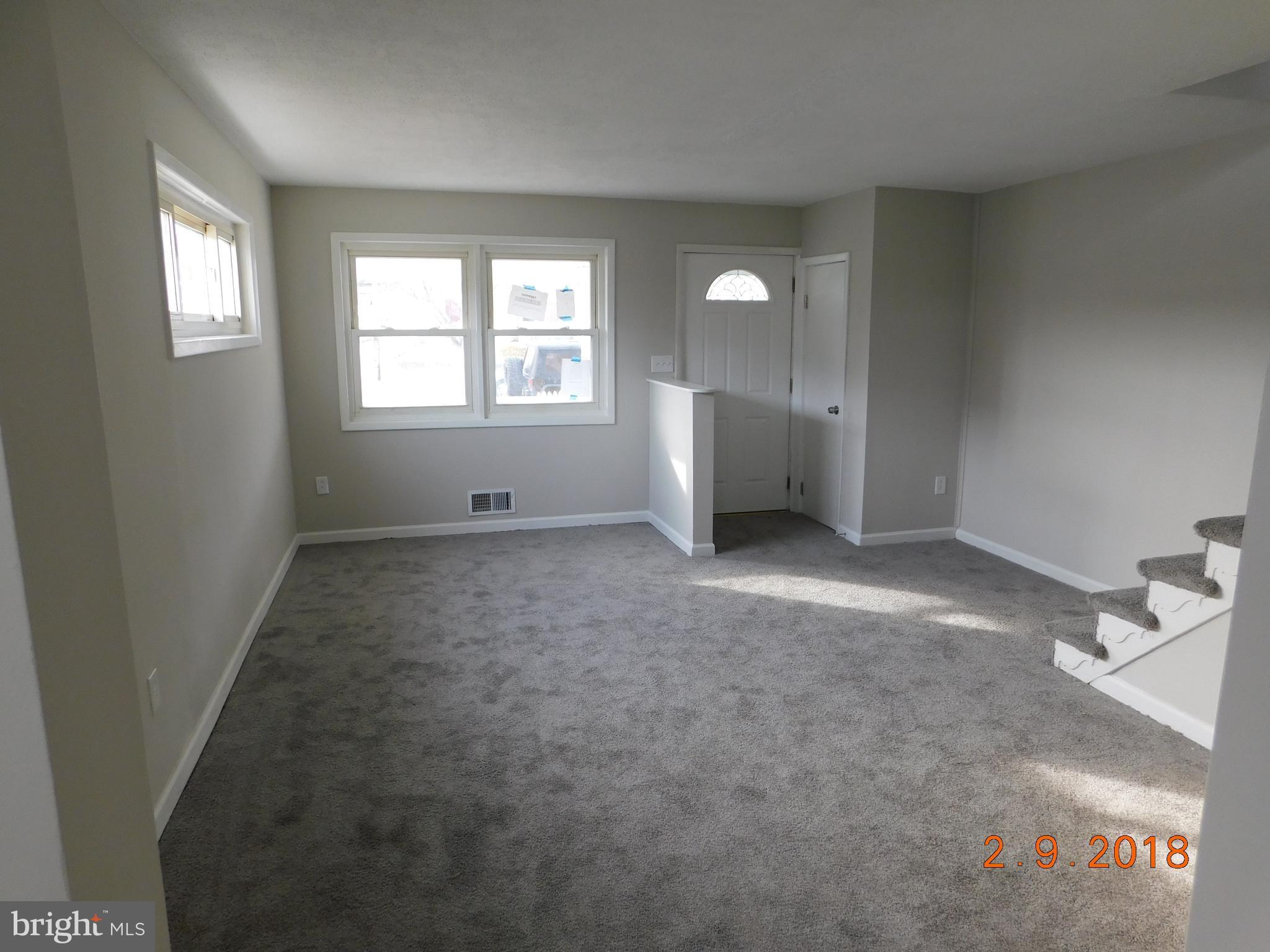 4465 Fenor Road Baltimore, MD 21227 - Photo 3 of 8 Living Room