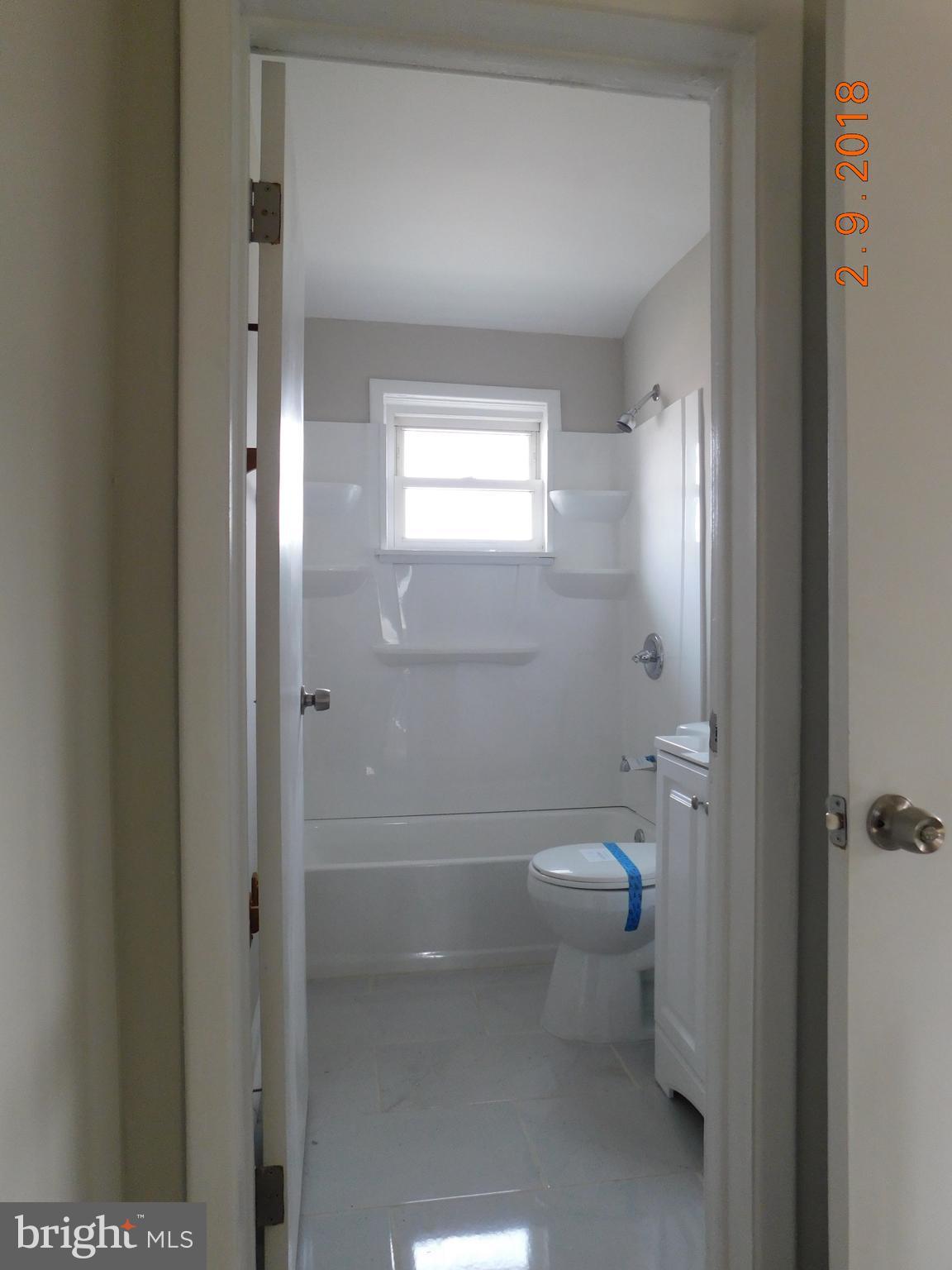 4465 Fenor Road Baltimore, MD 21227 - Photo 5 of 8 Bath