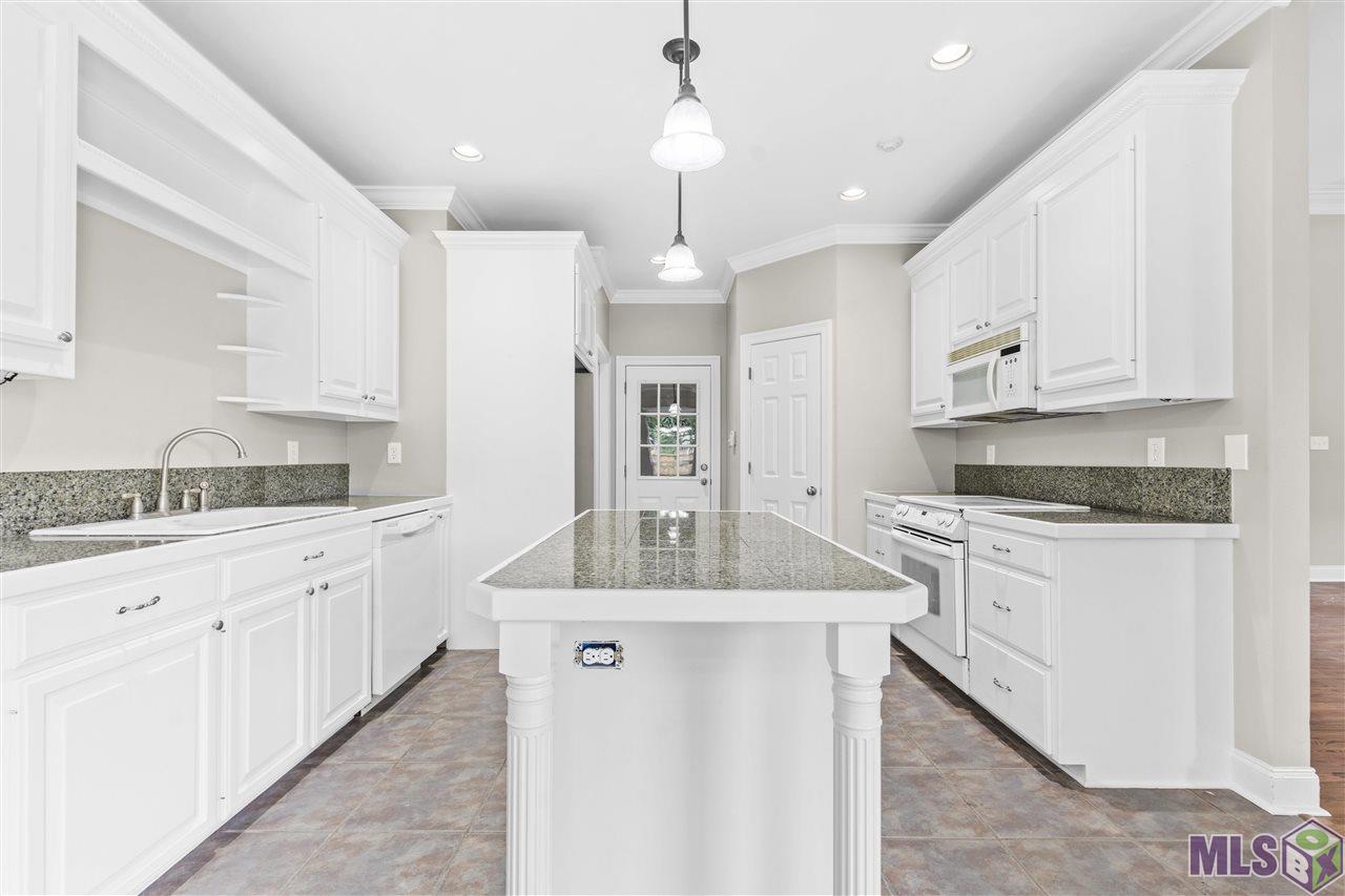 9237 Rue De Fluer Denham Springs, LA 70706 - Photo 7 of 21