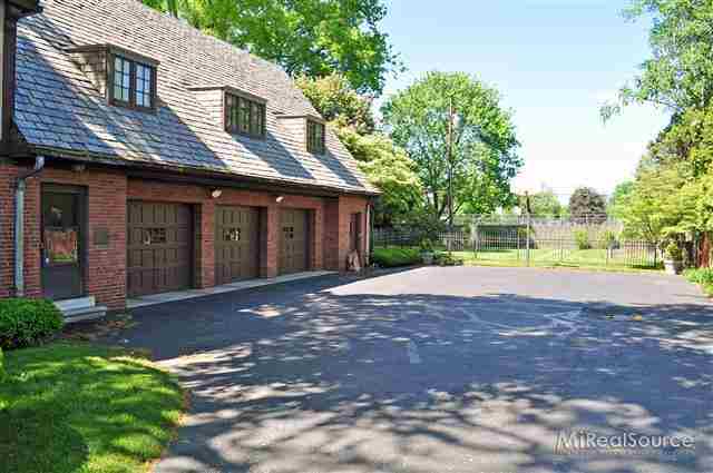 372 Provencal Road Grosse Pointe, MI 48236 - Photo 28 of 30 31183485-27.JPG