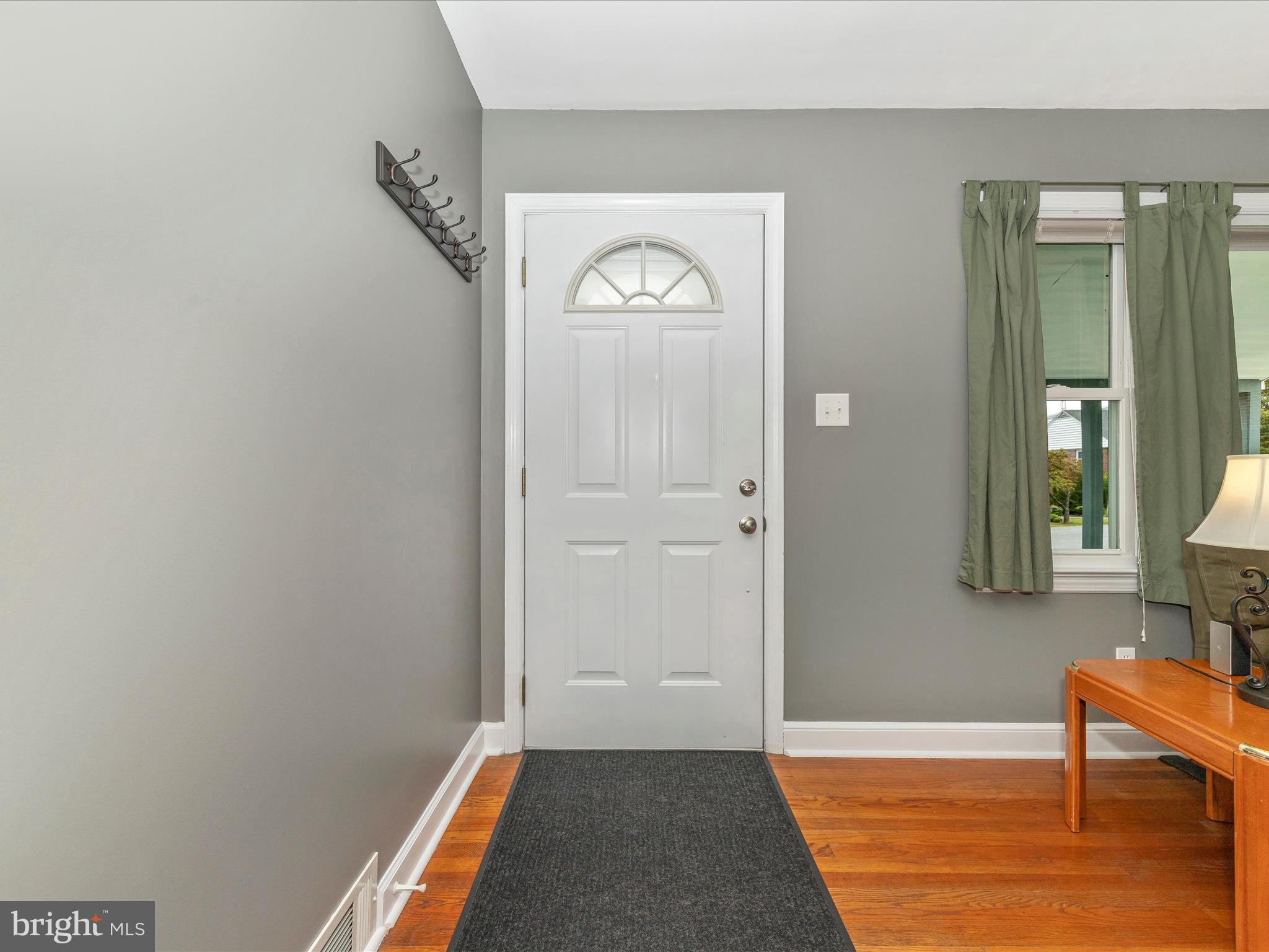 811 Park Road Hagerstown, MD 21740 - Photo 3 of 51 Foyer