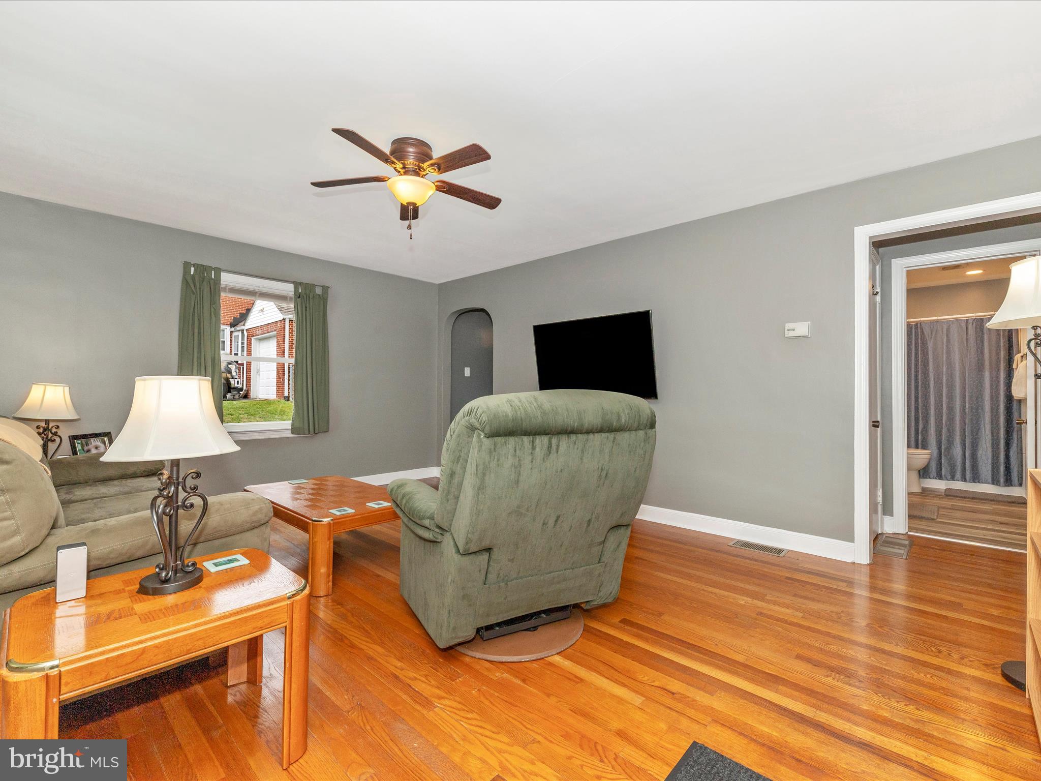 811 Park Road Hagerstown, MD 21740 - Photo 5 of 51 Living Room