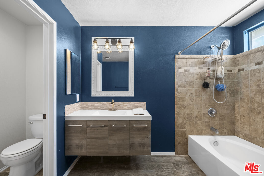 40335 Reata Road Palmdale, CA 93550 - Photo 27 of 37 a bathroom with a sink and a mirror