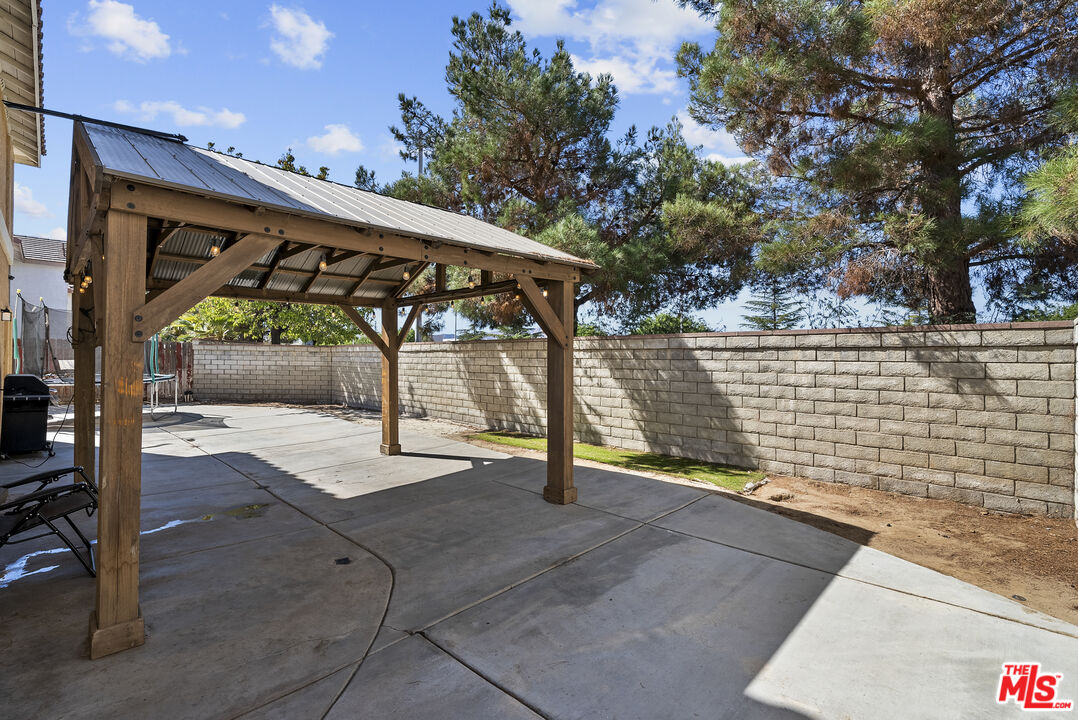 40335 Reata Road Palmdale, CA 93550 - Photo 28 of 37 a view of outdoor space with seating area