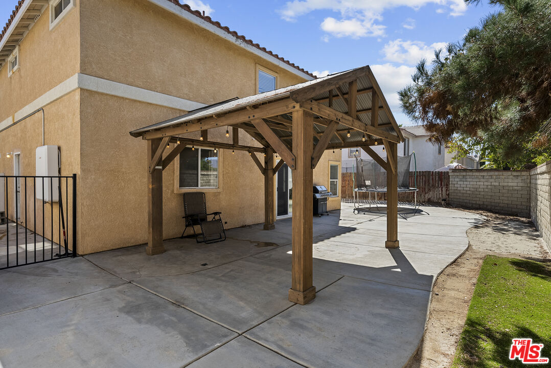 40335 Reata Road Palmdale, CA 93550 - Photo 29 of 37 a view of entryway