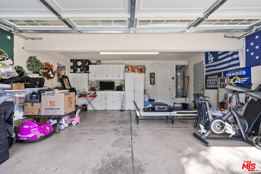 40335 Reata Road Palmdale, CA 93550 - Photo 34 of 37 a gym room with lots of gym equipment