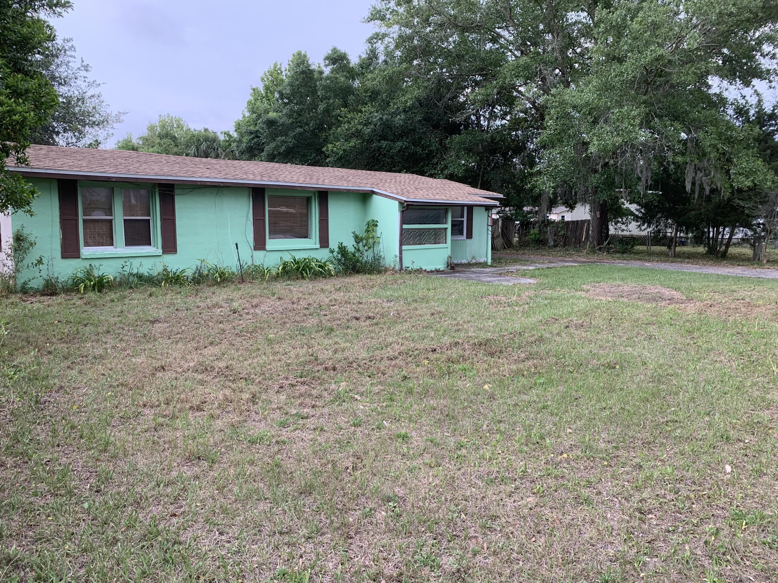 211 Jackson Road Jacksonville, FL 32225 - Photo 2 of 16 a front view of a house with a garden