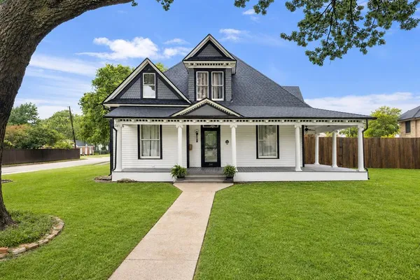 $660,000 | 514 West Marvin Avenue, Waxahachie, TX 75165