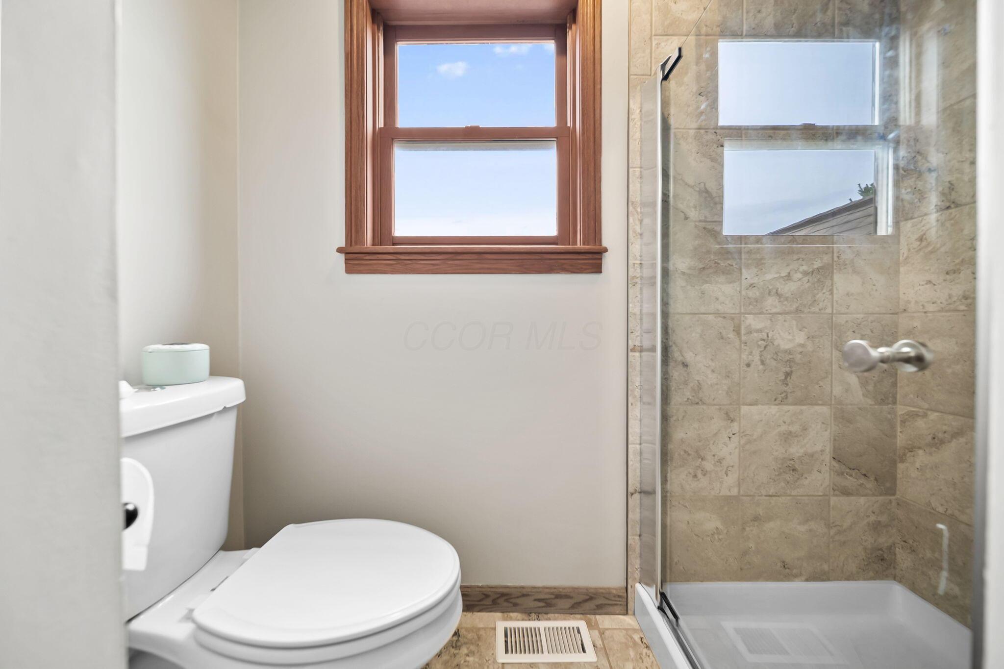 18 Hillgate Road Johnstown, OH 43031 - Photo 40 of 62 2nd floor full bath