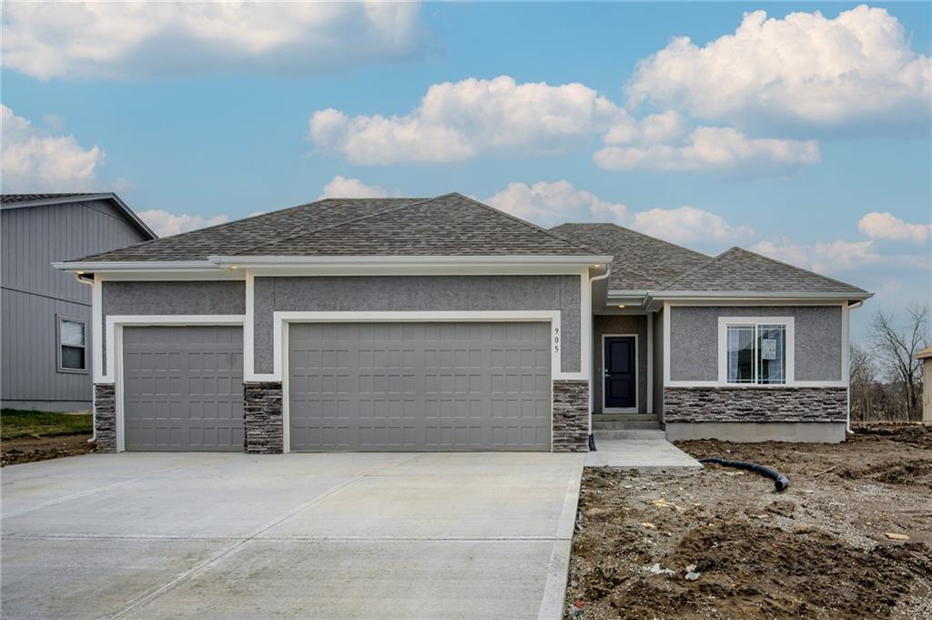 904 Northwest Crestwood Dr