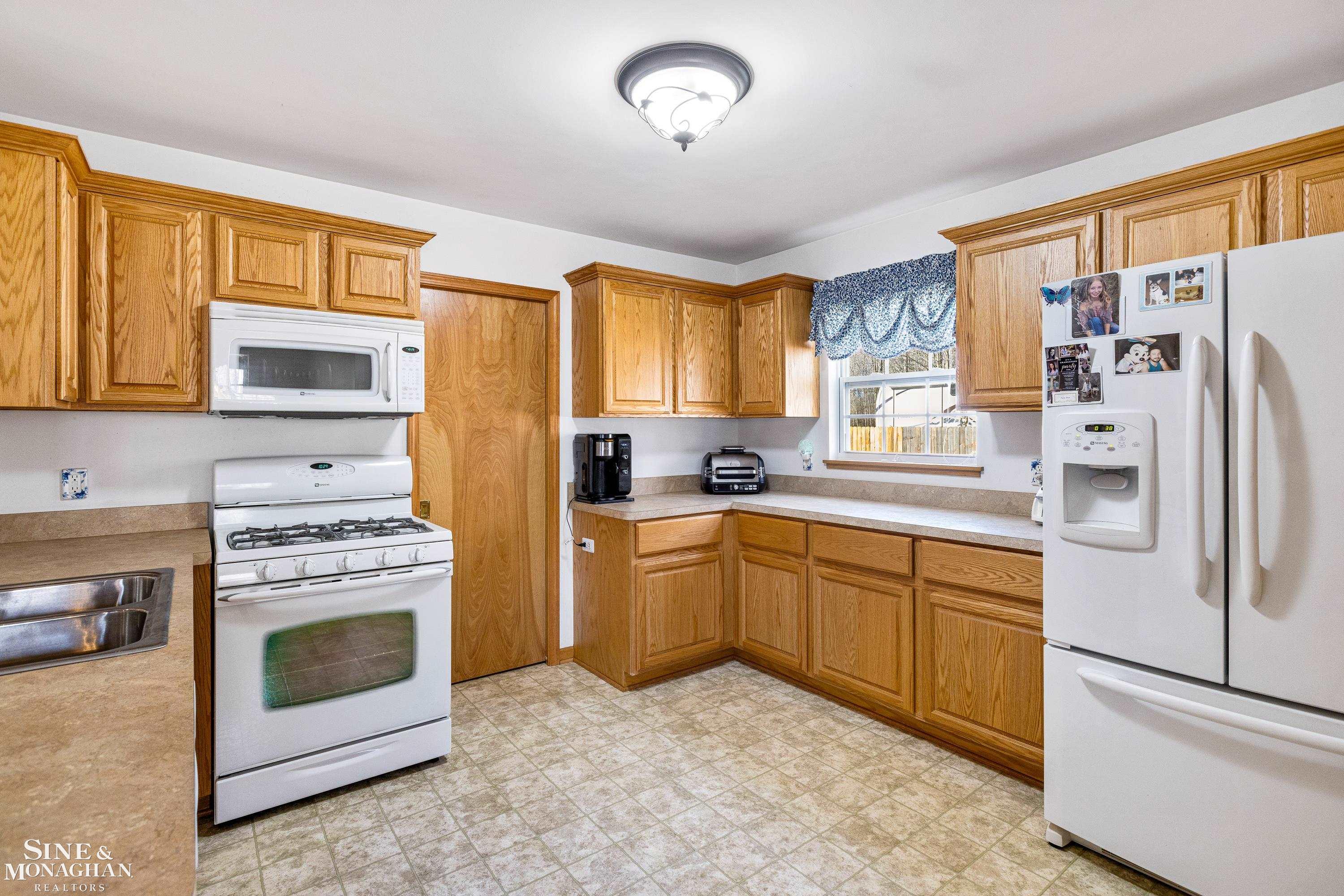 8520 Smiths Creek Road Goodells, MI 48027 - Photo 15 of 41 50138116-5abefbc0-a810-4ee3-8525-1c2b5e3fcb57.JPG