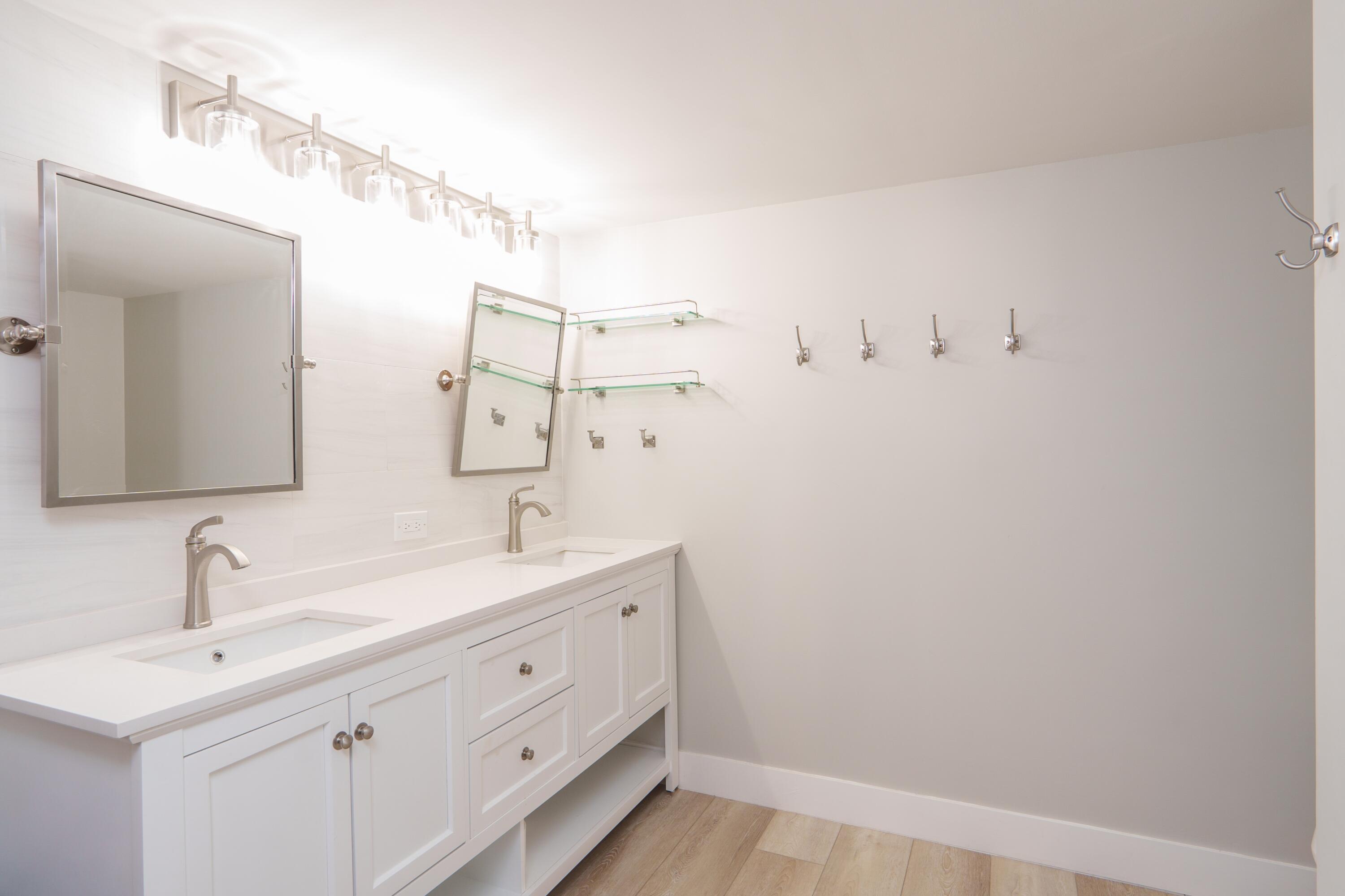 3200 South Ocean Boulevard, Unit B104 Palm Beach, FL 33480 - Photo 12 of 24 14_104B_13_PrimaryBathroom_HiRes