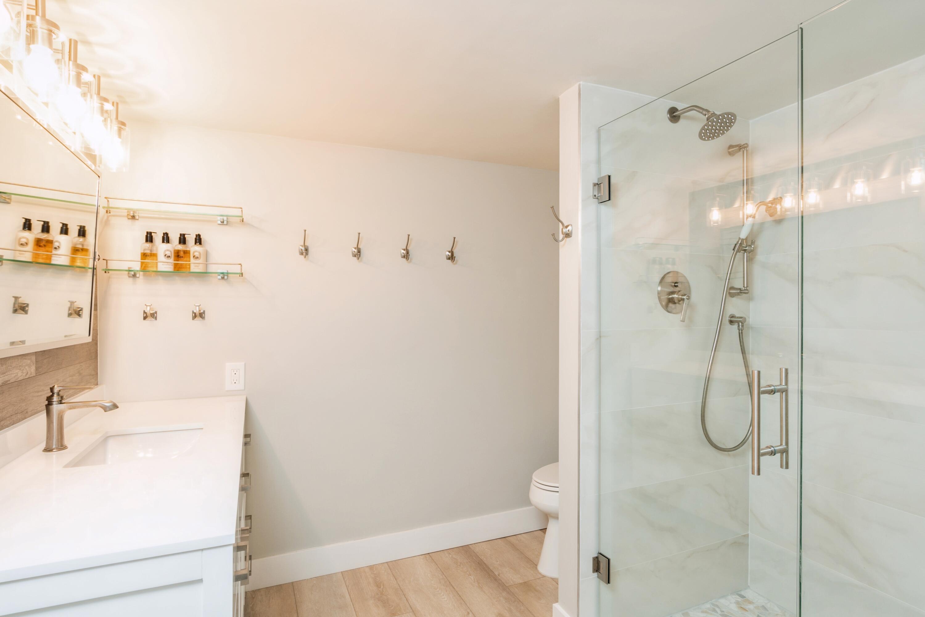 3200 South Ocean Boulevard, Unit B104 Palm Beach, FL 33480 - Photo 15 of 24 17_104B_8_Bathroom_HiRes