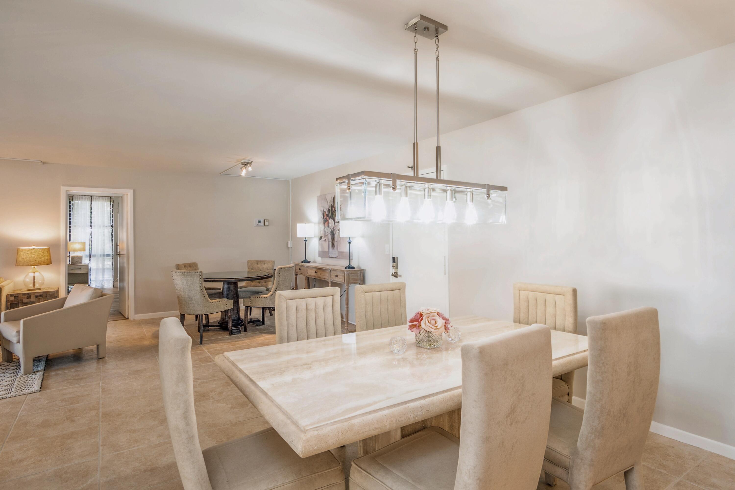 3200 South Ocean Boulevard, Unit B104 Palm Beach, FL 33480 - Photo 8 of 24 10_104B_369002_DiningRoom_HiRes