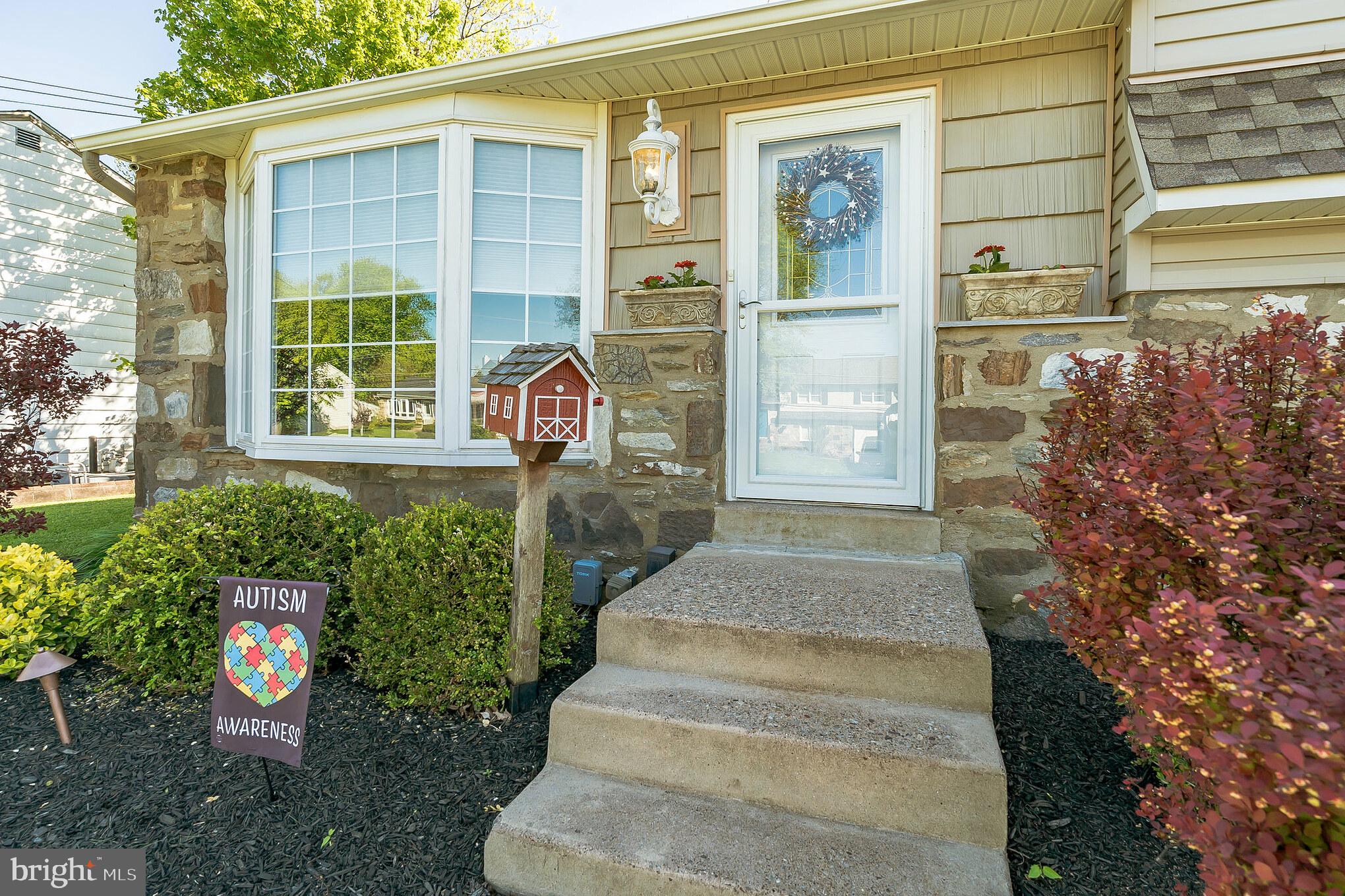 816 Garden Road Warminster, PA 18974 - Photo 3 of 31