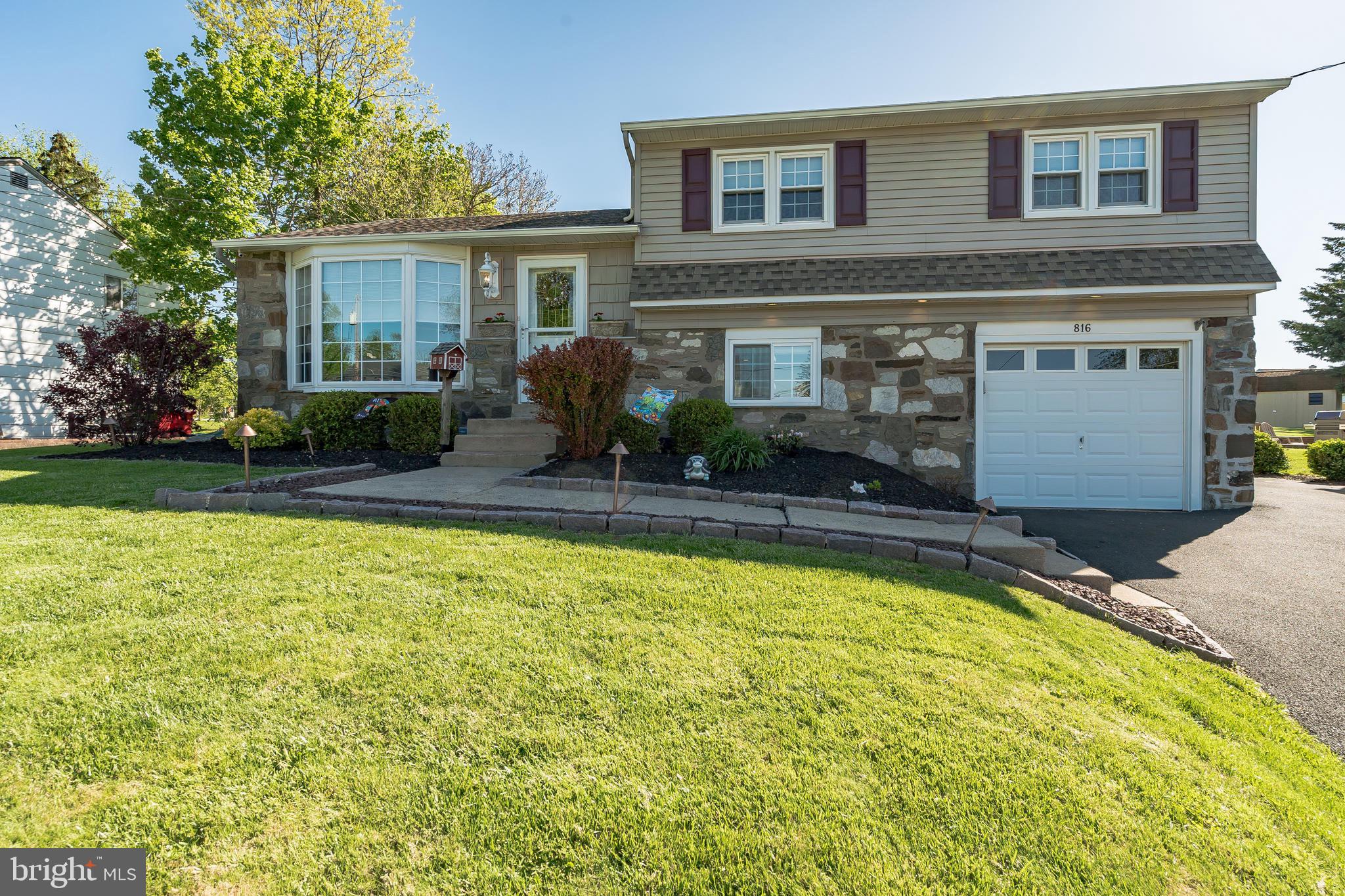 816 Garden Road Warminster, PA 18974 - Photo 4 of 31