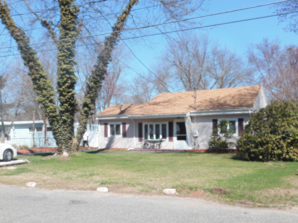 146 Vincent Street Springfield, MA 01129 - Photo 1 of 10 Gallery Image 1