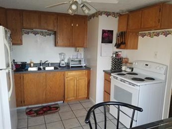 146 Vincent Street Springfield, MA 01129 - Photo 4 of 10 Gallery Image 4