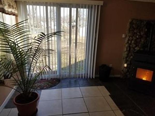 146 Vincent Street Springfield, MA 01129 - Photo 5 of 10 Gallery Image 5
